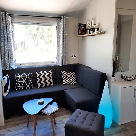 Bungalow De 3 Chambres A Hyeres A 300 M De La Plage Avec Jardin Clos Дом отдыха